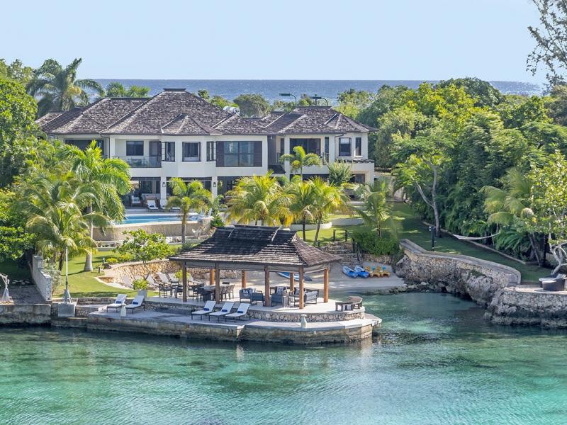 Makana on the Beach , Discovery Bay  