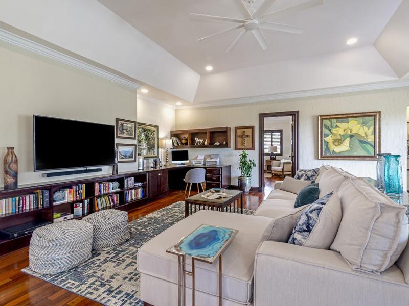 Makana on the Beach , Discovery Bay  