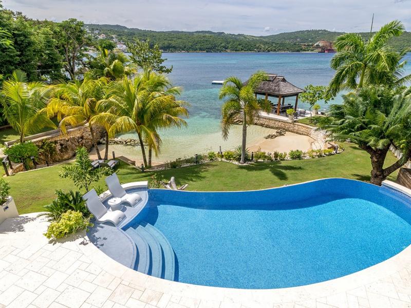 Makana on the Beach , Discovery Bay  