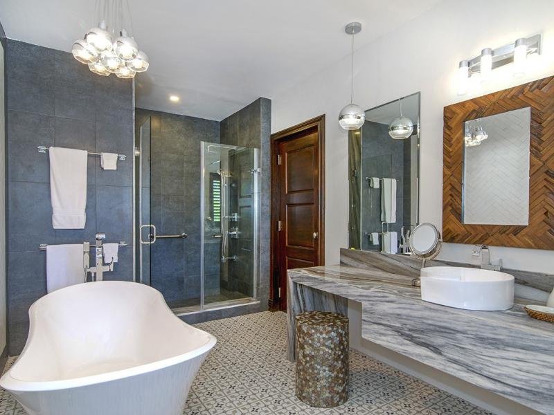 Makana on the Beach , Discovery Bay  