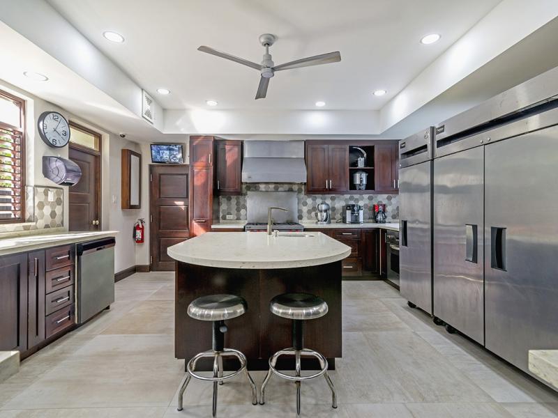 Makana on the Beach , Discovery Bay  