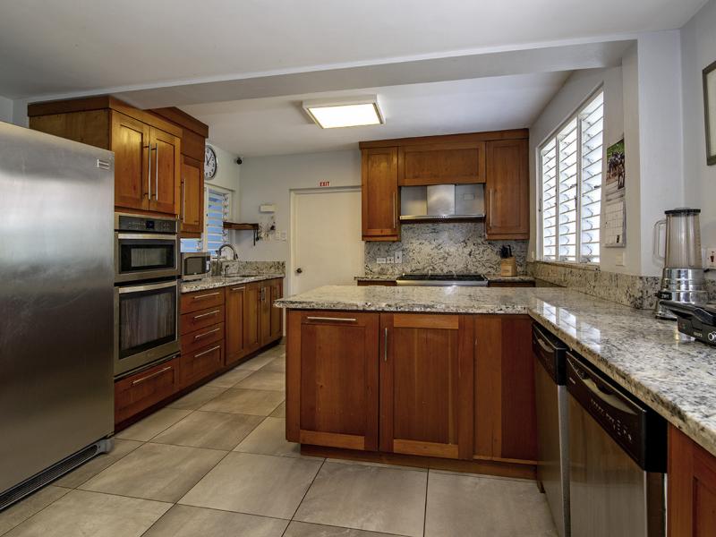 A Summer Place  , Discovery Bay  