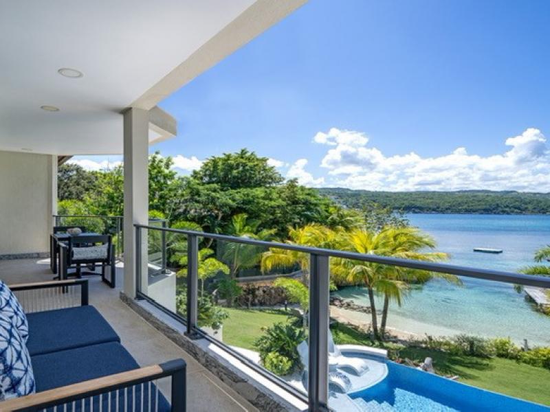 Makana on the Beach , Discovery Bay  
