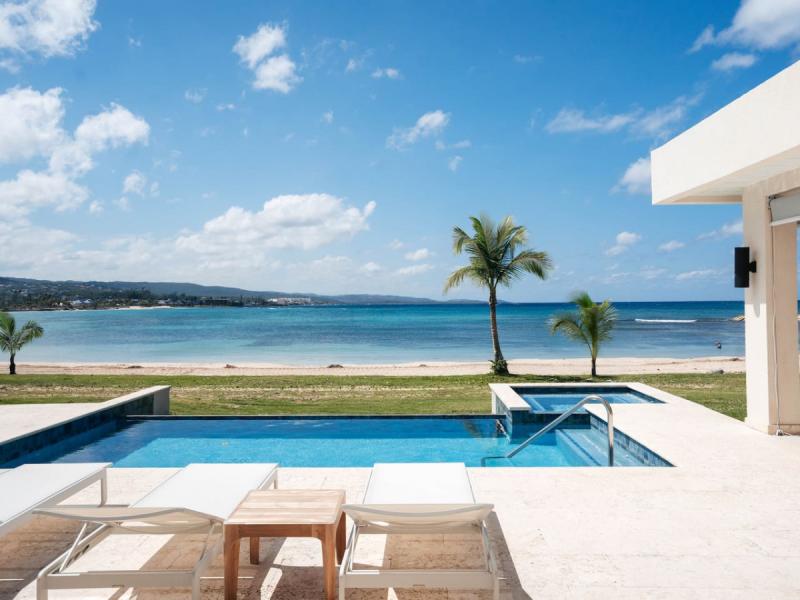 About Time - Palm Beach on Runaway Bay , Runaway Bay  