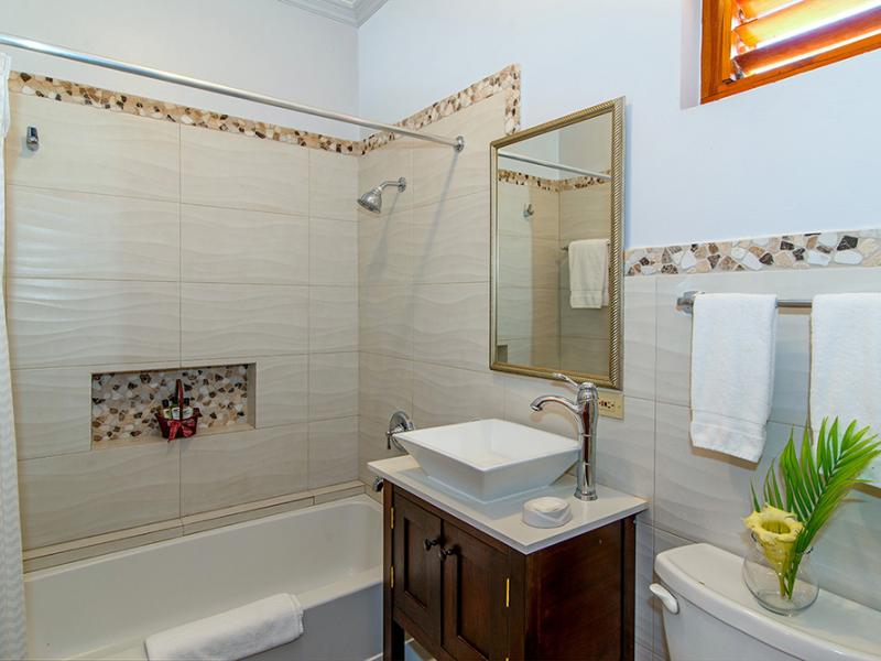 Fortlands Point , Discovery Bay  