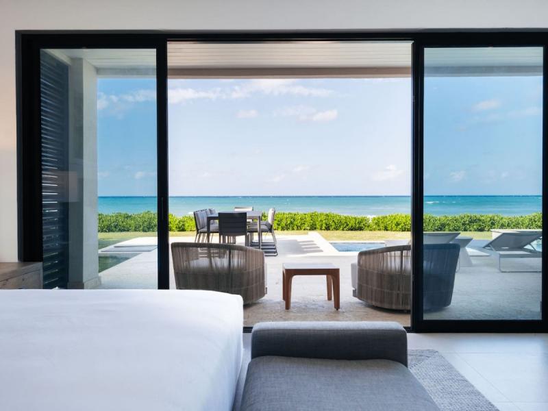 Endless Horizon - Palm Beach on Runaway Bay , Runaway Bay  