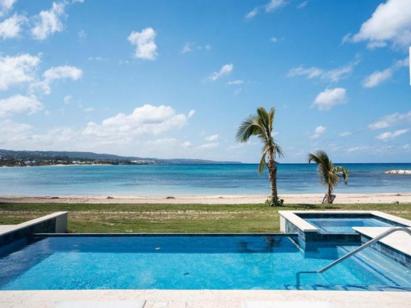 Endless Horizon - Palm Beach on Runaway Bay , Runaway Bay  