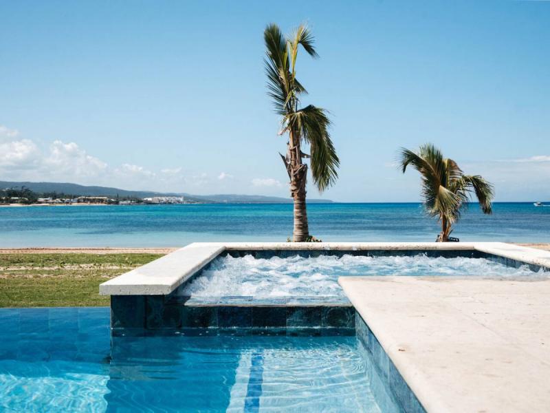 Inaya - Palm Beach on Runaway Bay , Runaway Bay  