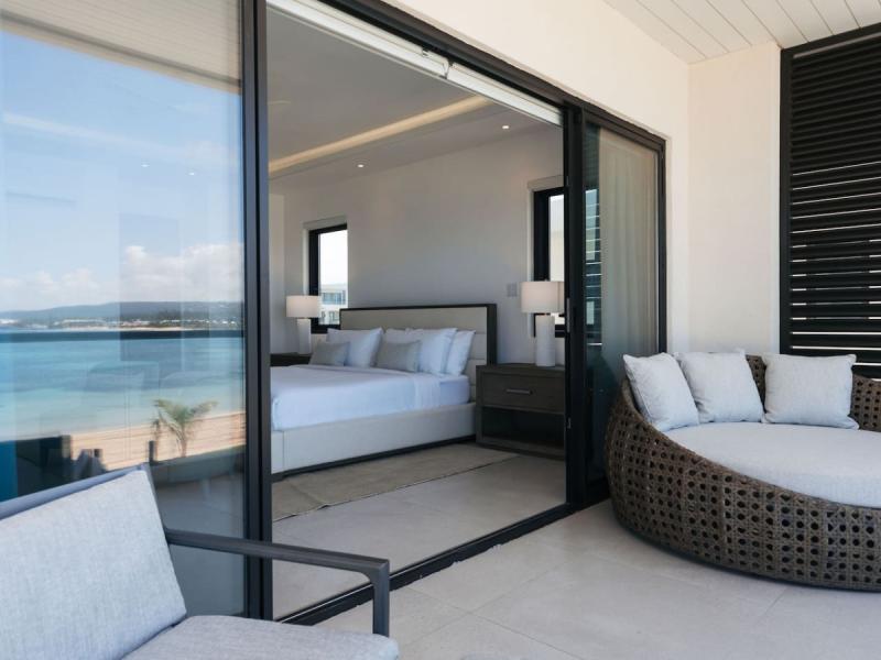 Inaya - Palm Beach on Runaway Bay , Runaway Bay  