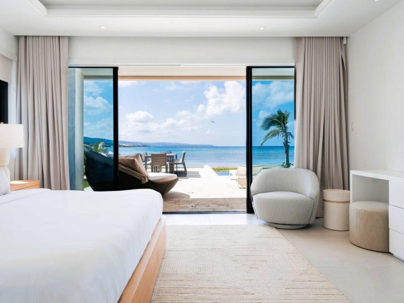 Inaya - Palm Beach on Runaway Bay , Runaway Bay  