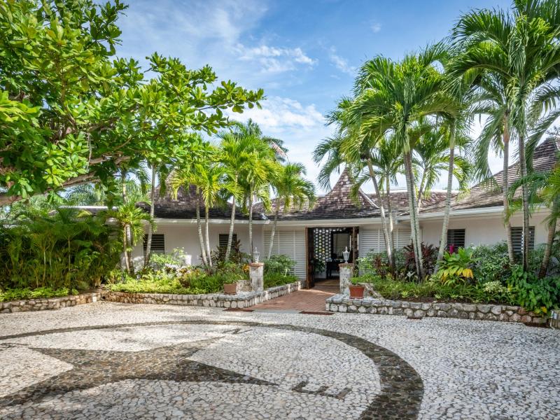 Ma’Moura , Montego Bay  