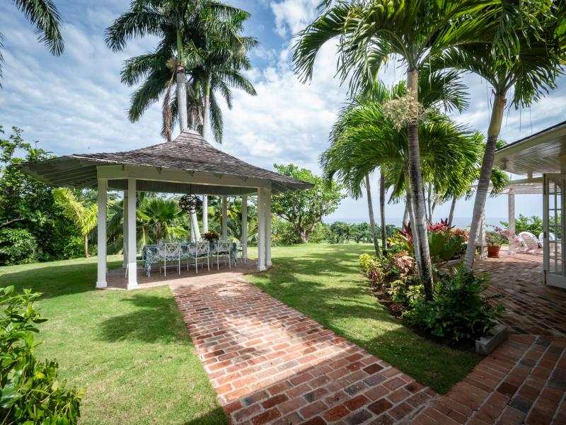 Ma’Moura , Montego Bay  