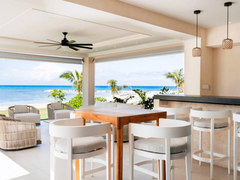 Villa Avalon Palm Beach on Runaway Bay , Runaway Bay  