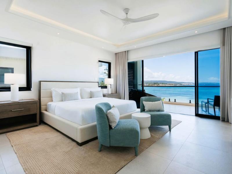 Villa Avalon Palm Beach on Runaway Bay , Runaway Bay  