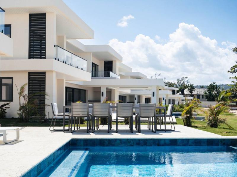 Villa Avalon Palm Beach on Runaway Bay , Runaway Bay  