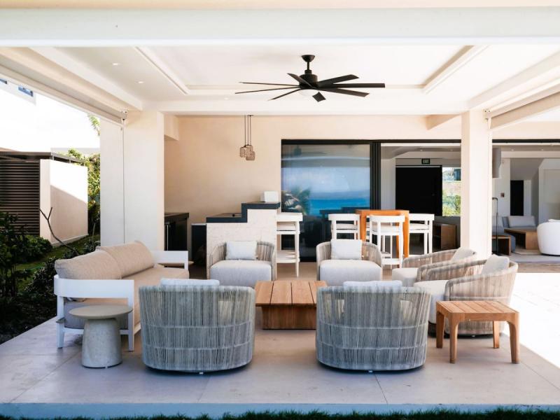 Villa Avalon Palm Beach on Runaway Bay , Runaway Bay  